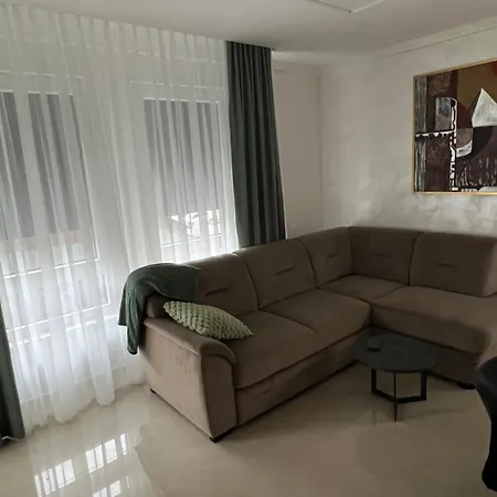 아파트 Centar Penthouse 비옐리나